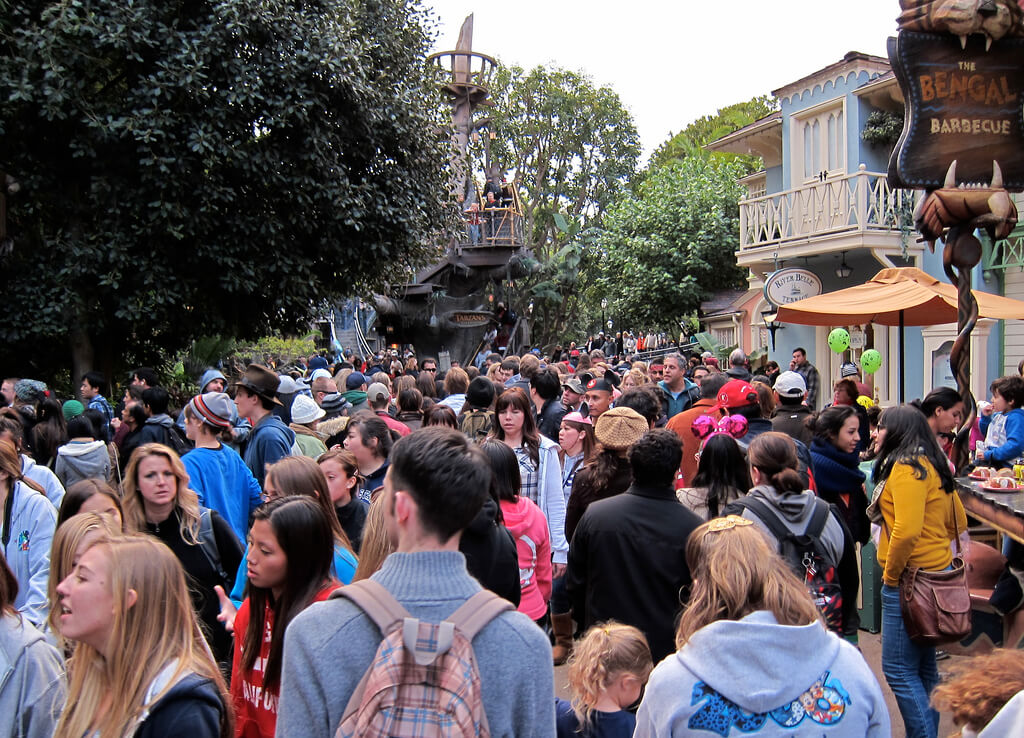 The Best Days To Go To Disneyland In 2018 Is It Packed Real Time 