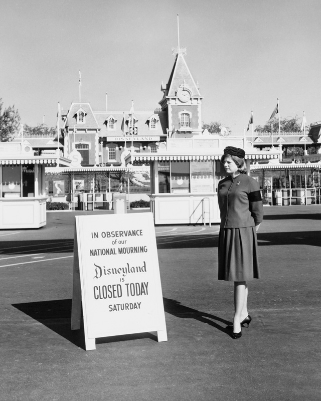 Disneyland Closed A History of Unplanned Closures Is It Packed